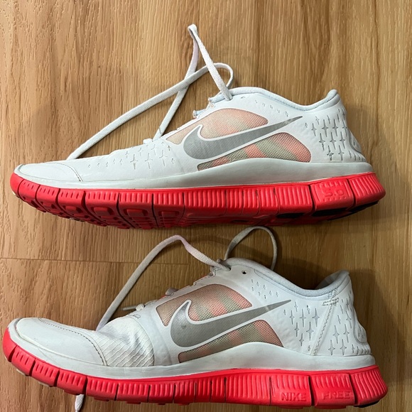 Women’s Nike Athletic Shoe 9.5 x2 - Picture 8 of 12